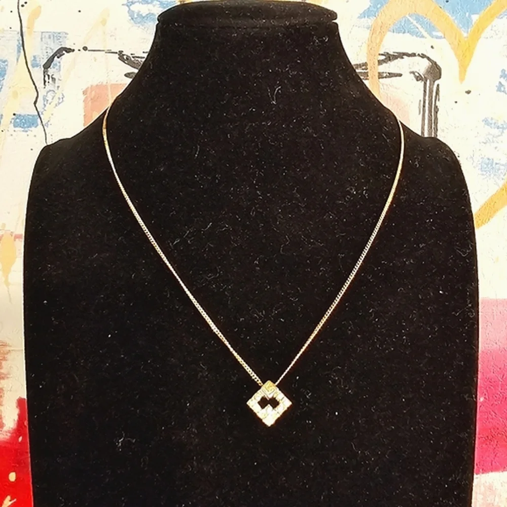 ✨️Givenchy G Logo Vintage Gold Tone & Crystal Pendant Necklace✨️ - Picture 5 of 11